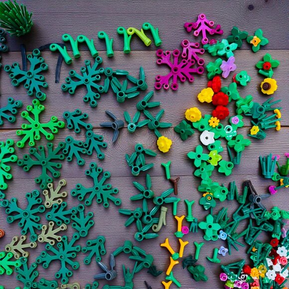 LEGO Foliage & Flowers Bulk Lot Leaves Plants Greens Blossoms Landscaping Parts - Picture 2 of 5